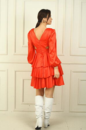 Kadın Ön Arka V Yaka Bel Dekolteli Astarlı Kat Kat Saten Kısa Elbise