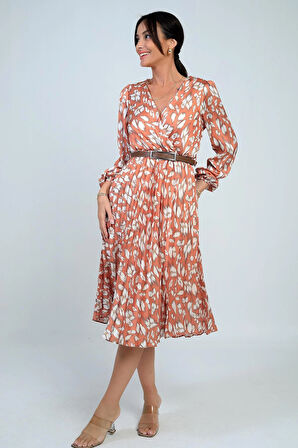 Kadın Kruvaze Yaka Beli Kemerli Astarlı Fırça Desen Piliseli Midi Saten Elbise