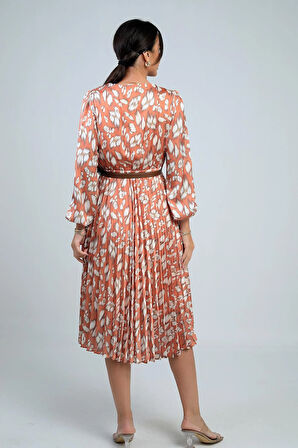 Kadın Kruvaze Yaka Beli Kemerli Astarlı Fırça Desen Piliseli Midi Saten Elbise