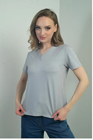 Kadın V Yaka Yırtmaçlı Kısa Kol Bluz