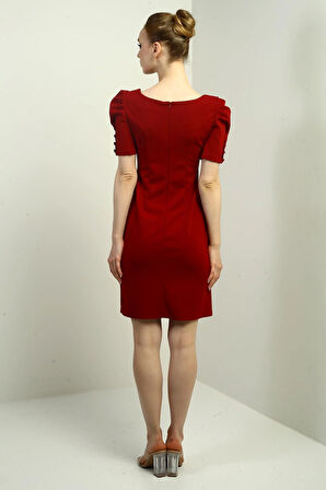 Kadın Kayık Yaka Kolları Düğmeli Pileli Arkası Fermuarlı Elbise