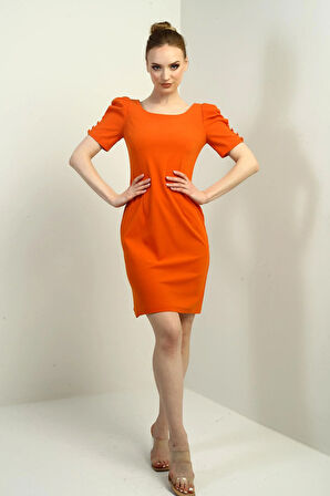 Kadın Kayık Yaka Kolları Düğmeli Pileli Arkası Fermuarlı Elbise