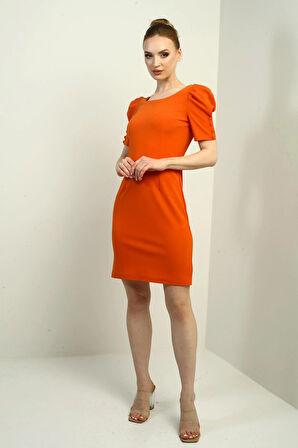 Kadın Kayık Yaka Kolları Düğmeli Pileli Arkası Fermuarlı Elbise