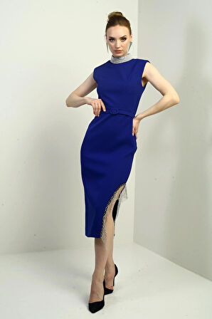 Kadın Taşlı Hakim Yaka Beli Kemerli Yanı Zincir Detaylı Yırtmaçlı Kendinden Telalı Midi Elbise