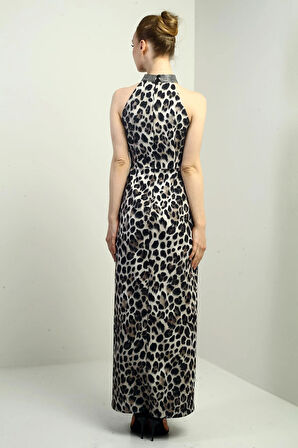 Kadın Taş Detaylı Halter Yaka Leopar Desenli Kendinden Telalı Midi Elbise