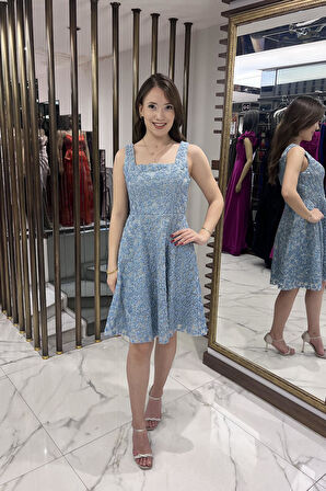 Kadın Kalın Askılı Astarlı Sim Flok Baskılı Kısa Kloş Elbise