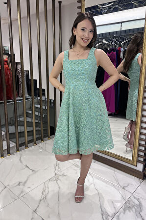 Kadın Kalın Askılı Astarlı Sim Flok Baskılı Kısa Kloş Elbise