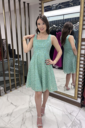 Kadın Kalın Askılı Astarlı Sim Flok Baskılı Kısa Kloş Elbise