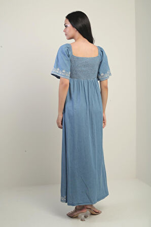 Kadın Beşgen Yaka Düğme Detaylı Arkası Gipeli Nakışlı Uzun Kot Elbise