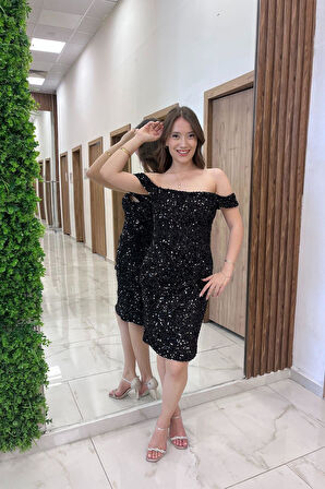 Kadın Madonna Yaka Astarlı Önü Düğüm Detaylı Balenli Pulpayet Kısa Elbise