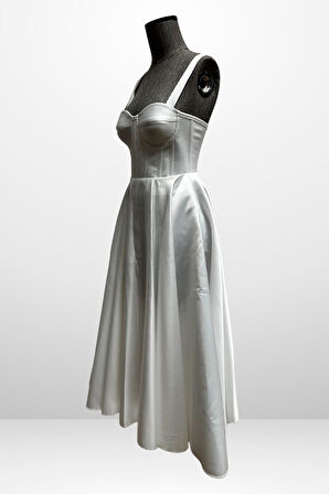 Kadın Askılı Sırtı İpli Korsajlı Saten Kloş Midi Elbise