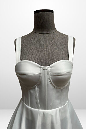 Kadın Askılı Sırtı İpli Korsajlı Saten Kloş Midi Elbise