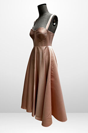 Kadın Askılı Sırtı İpli Korsajlı Saten Kloş Midi Elbise