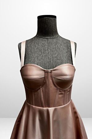 Kadın Askılı Sırtı İpli Korsajlı Saten Kloş Midi Elbise