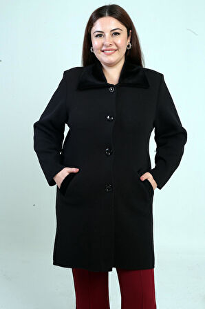 Kadın Yaka Ve Cebi Kürklü Önü Düğmeli Büyük Beden Triko Kaban