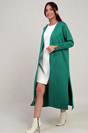 Kadın Kolları Düğme Detaylı Cepli Yanları Yırtmaaçlı Uzun Hırka