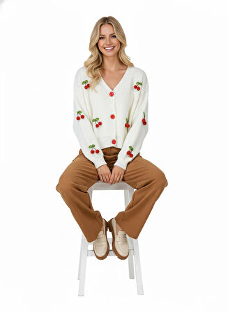 Oppland Kadın Kışlık Crop Triko Hırka 3D Kirazlı Modelli Esnek Önü Düğmeli Şirin Tarz