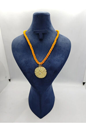 Örgü İpli Yuvarlak Figürlü Kolye