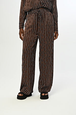 KADIN BELİ LASTİKLİ BOL PAÇA ÇİZGİLİ DESENLİ KAHVERENGİ PANTOLON