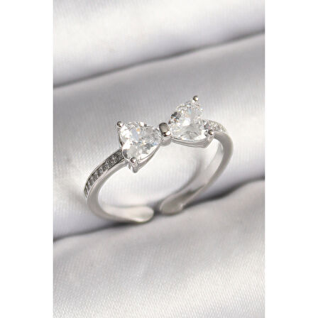 Pirinç Gümüş Renk Zirkon Taşlı Kalp Fiyonk Model Kadın Yüzük