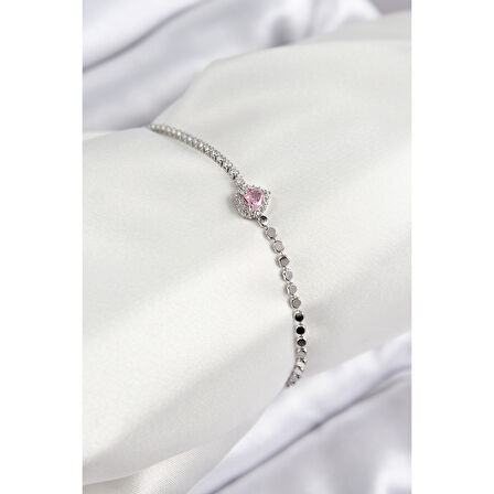 Pirinç Zirkon Taşlı Kalp Model Ezme Zincir Gümüş Renk Kadın Bileklik