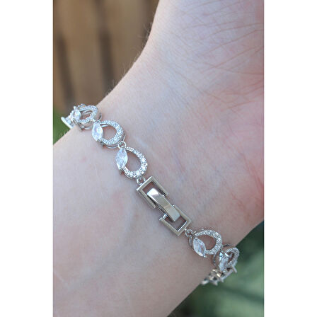 Vip Seri Pirinç Zirkon Taşlı Gümüş Renk Arpa Model Bileklik