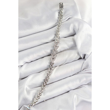 Pirinç Zirkon Taşlı Sıralı Ok Model Gümüş Renk Kadın Bileklik