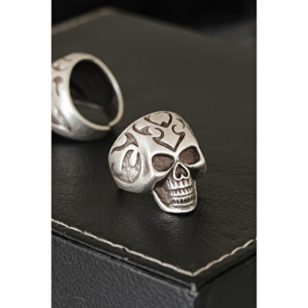 Kuru Kafa Tasarımlı Eskitme Gümüş Desenli Ayarlamalı Model Erkek Yüzük