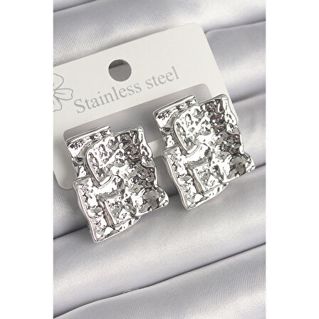 Pirinç Gümüş Renk İşlemeli Kare Plaka Model Kadın Küpe