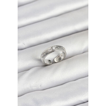 Pirinç Gümüş Renk Zirkon Taşlı Kutup Yıldızı Model Kadın Yüzük