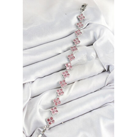 Pirinç Pembe Zirkon Taşlı Yonca Model Gümüş Renk VIP Seri Kadın Bileklik