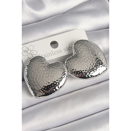 Pirinç Gümüş Renk İşleme Detaylı Kalp Model Kadın Küpe