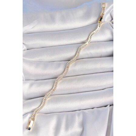 Pirinç Gold Renk Su Yolu Zirkon Taşlı Model Kadın Bileklik