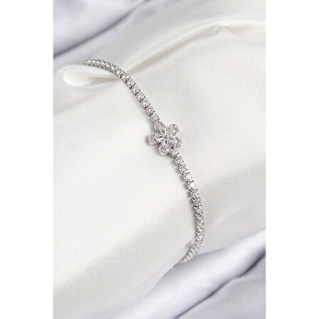 Pirinç Zirkon Taşlı Çiçek Model Gümüş Renk Kadın Bileklik