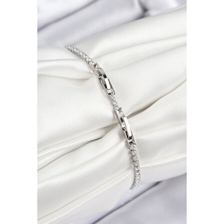 Pirinç Zirkon Taşlı Çiçek Model Gümüş Renk Kadın Bileklik