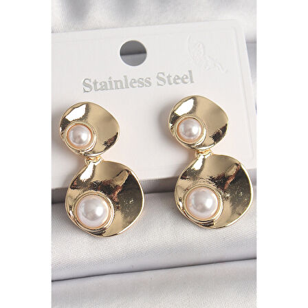 Pirinç Gold Renk Sallantı İnci Detaylı Daire Plaka Model Kadın Küpe