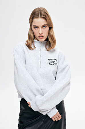 Sırtı Yazı Baskılı Crop Sweatshirt Gri