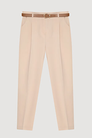 Kemer Aksesuarlı Pensli Pantolon Bej