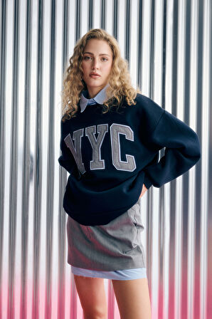 Gömlek Yakalı Nakış Detaylı Oversize Sweatshirt Lacivert