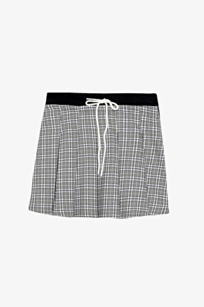 Ekose Desenli Beli Bağcıklı Pileli Mini Etek Gri