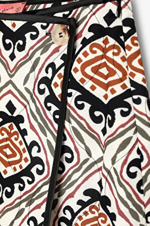 Etnik Desenli Biye Detaylı Kapitone Mini Şort Etek Ekru