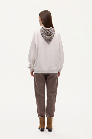 Fular Aksesuarlı Bambi Nakışlı Oversize Sweatshirt Bej