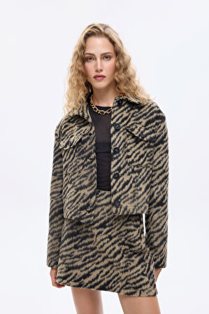 Kaplan Desenli Cep Detaylı Kısa Kaşe Ceket Siyah