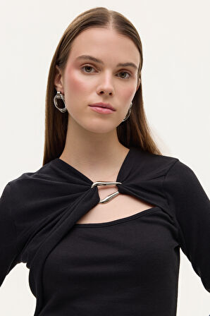 Halka Aksesuarlı Drapeli Asimetrik Yaka Bluz Siyah