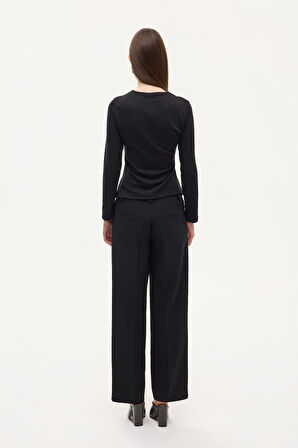 Halka Aksesuarlı Drapeli Asimetrik Yaka Bluz Siyah