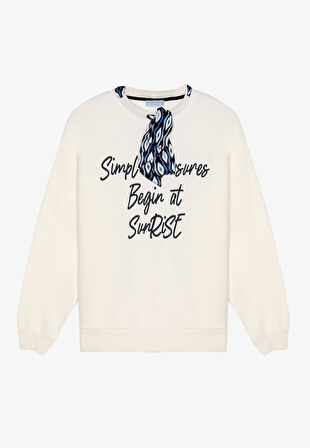 Fularlı Yazı Nakışlı Oversize Sweatshirt Ekru