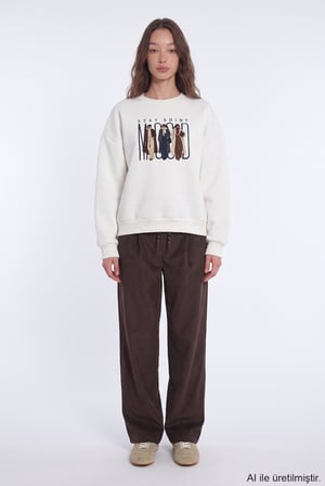 Kadın Figürlü Bisiklet Yaka Sweatshirt Ekru