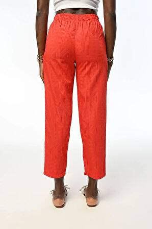 KADIN DESENLİ BELİ LASTİKLİ RAHAT KALIP PANTOLON