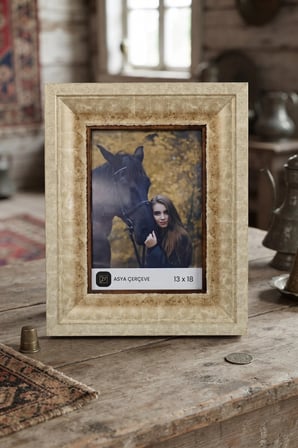 Esaret Serisi 13 x 18 Fotoğraf Çerçevesi Camlı Dekoratif Duvar & Masa Tipi Plastik Çerçeve