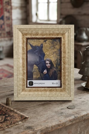 Esaret Serisi 15 x 21 Fotoğraf Çerçevesi Camlı Dekoratif Duvar & Masa Tipi Plastik Çerçeve